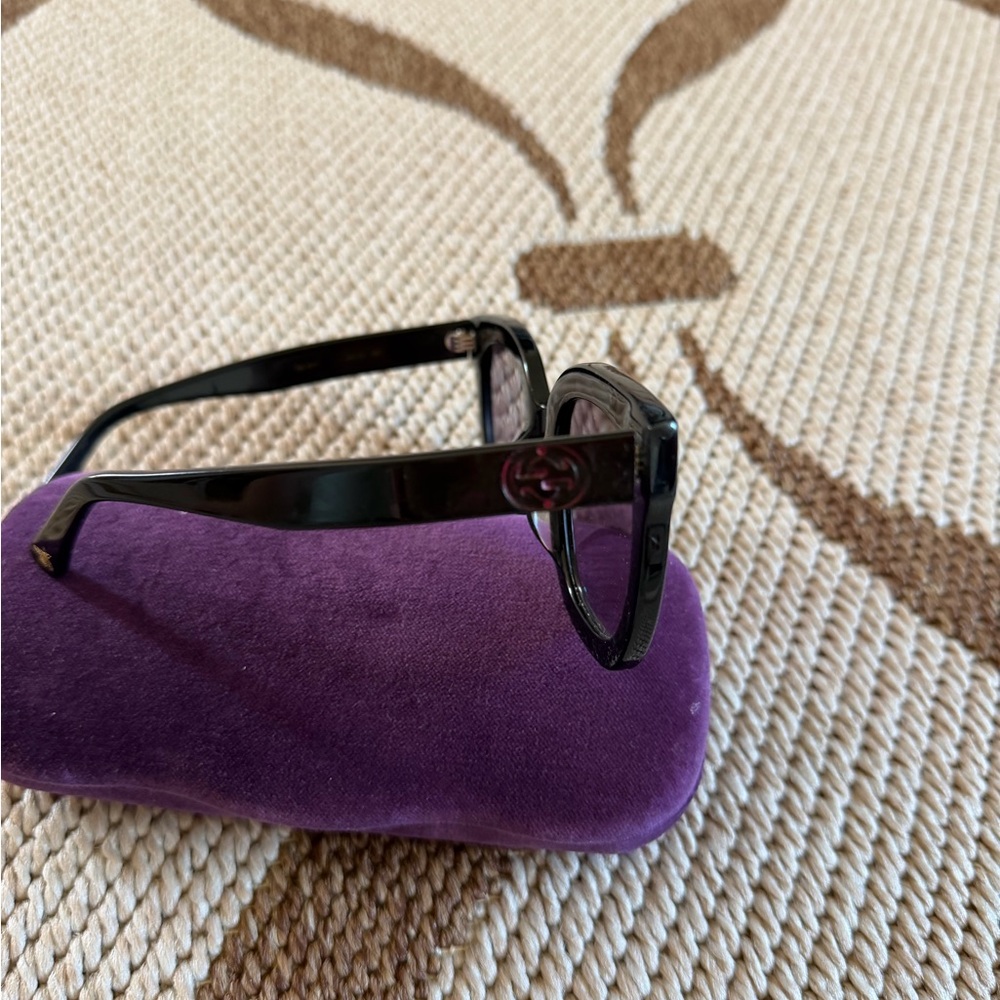 Gucci Black  Sunglasses with Bee Detail - Picture 4 of 15